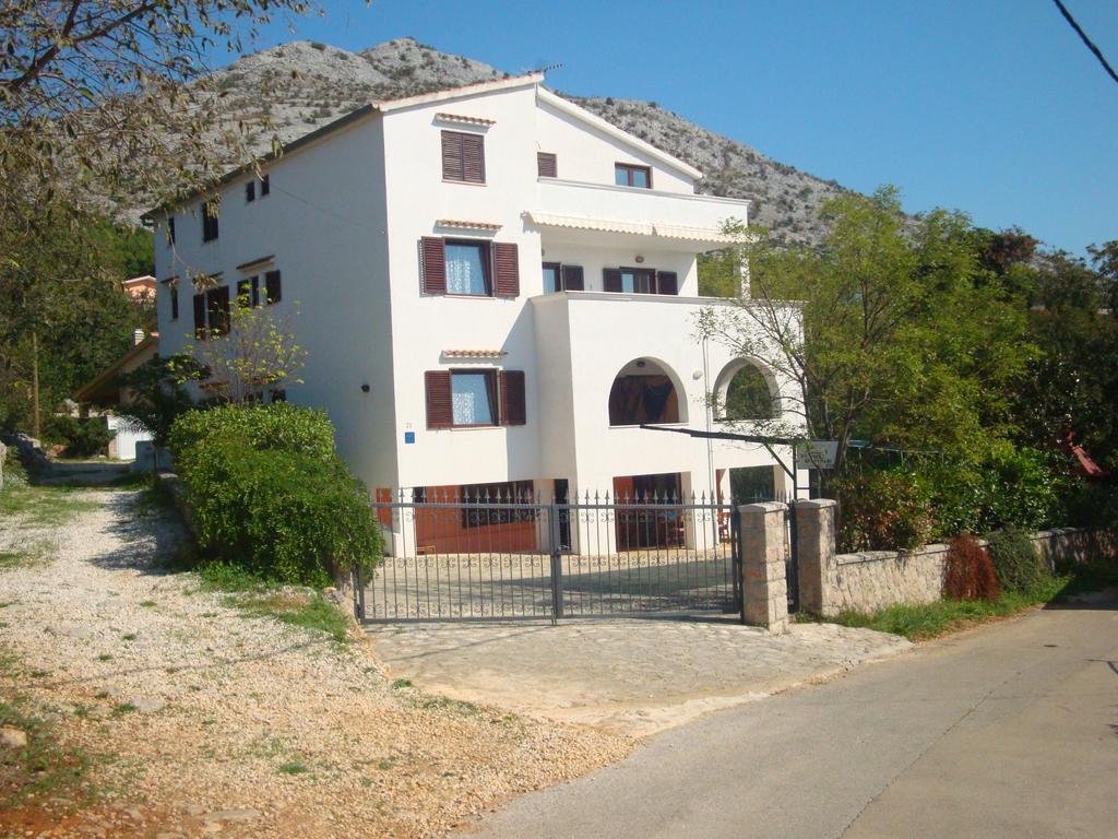 Apartments Vukelic Starigrad Paklenica Εξωτερικό φωτογραφία