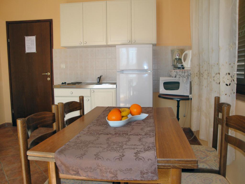 Apartments Vukelic Starigrad Paklenica Εξωτερικό φωτογραφία