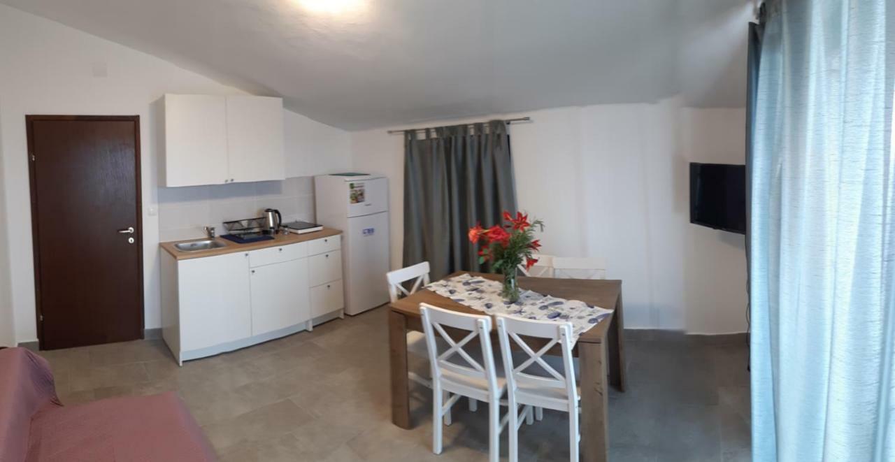 Apartments Vukelic Starigrad Paklenica Εξωτερικό φωτογραφία