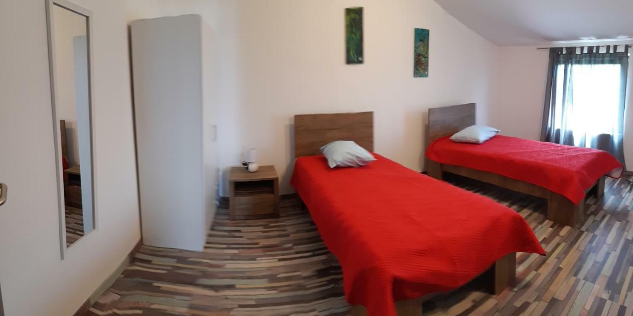 Apartments Vukelic Starigrad Paklenica Εξωτερικό φωτογραφία