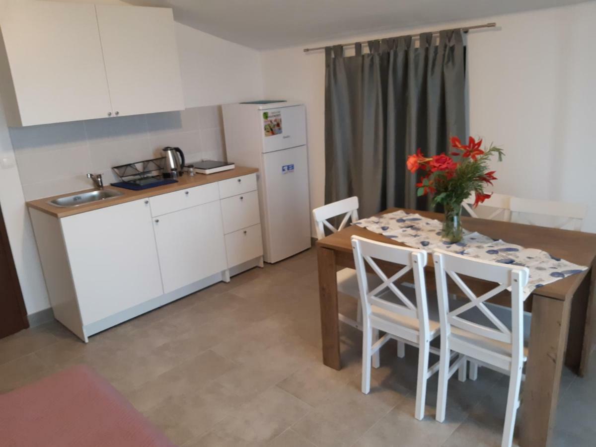 Apartments Vukelic Starigrad Paklenica Εξωτερικό φωτογραφία