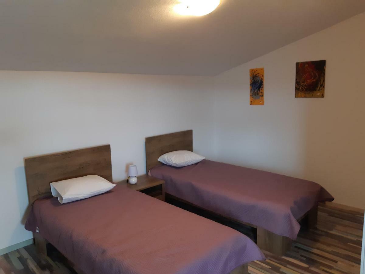 Apartments Vukelic Starigrad Paklenica Εξωτερικό φωτογραφία