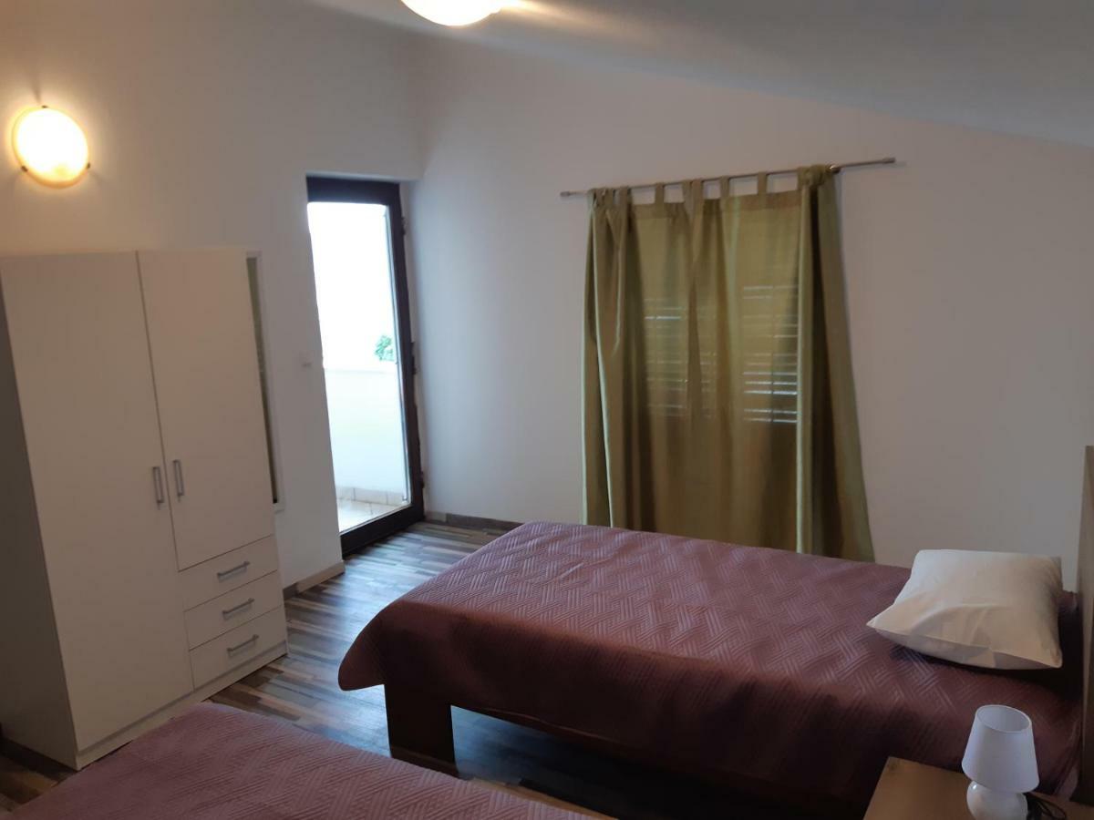 Apartments Vukelic Starigrad Paklenica Εξωτερικό φωτογραφία