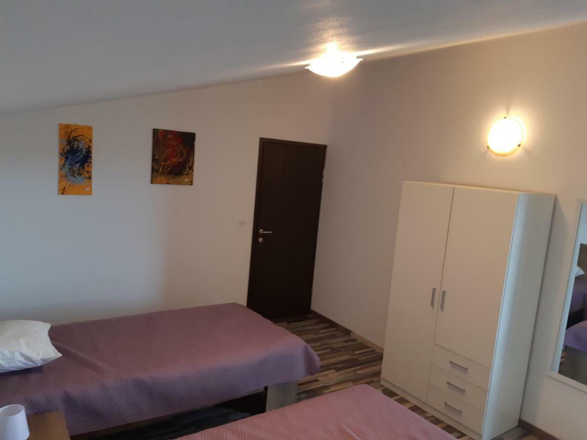 Apartments Vukelic Starigrad Paklenica Εξωτερικό φωτογραφία